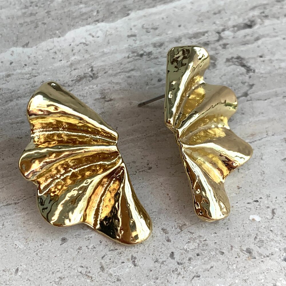 NEW~ Anthropologie Amber Sceats "Luca" Wavy Gold Wings Earrings - Picture 6 of 13